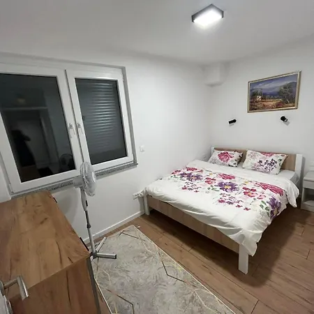 Apartament Mesic *